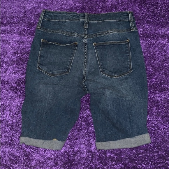 Universal Thread Capris - Picture 3 of 4